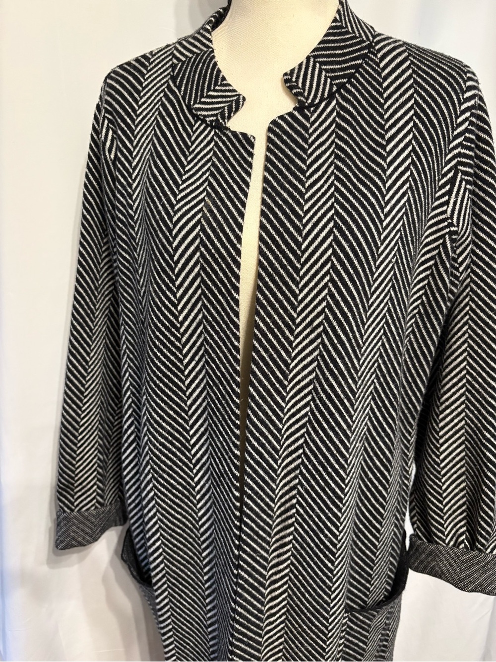 Tahari Black and White Striped Boxy Long Sleeve Cardigan Size 1X